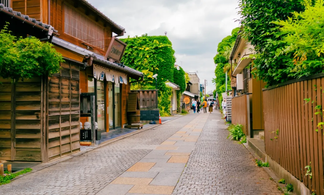 キービジュアル左