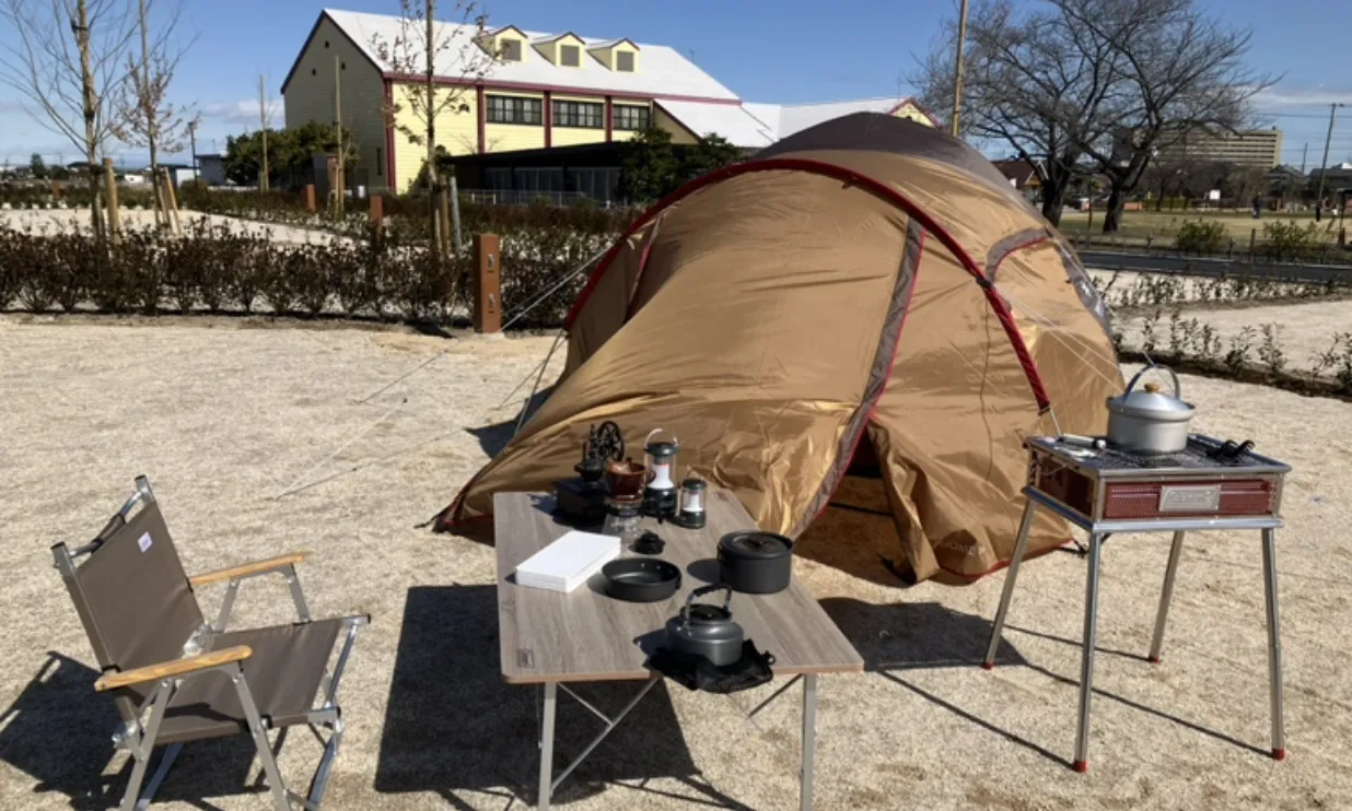 キービジュアル右